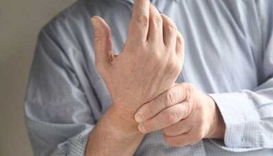 How can fingers be stretched from pain in joints